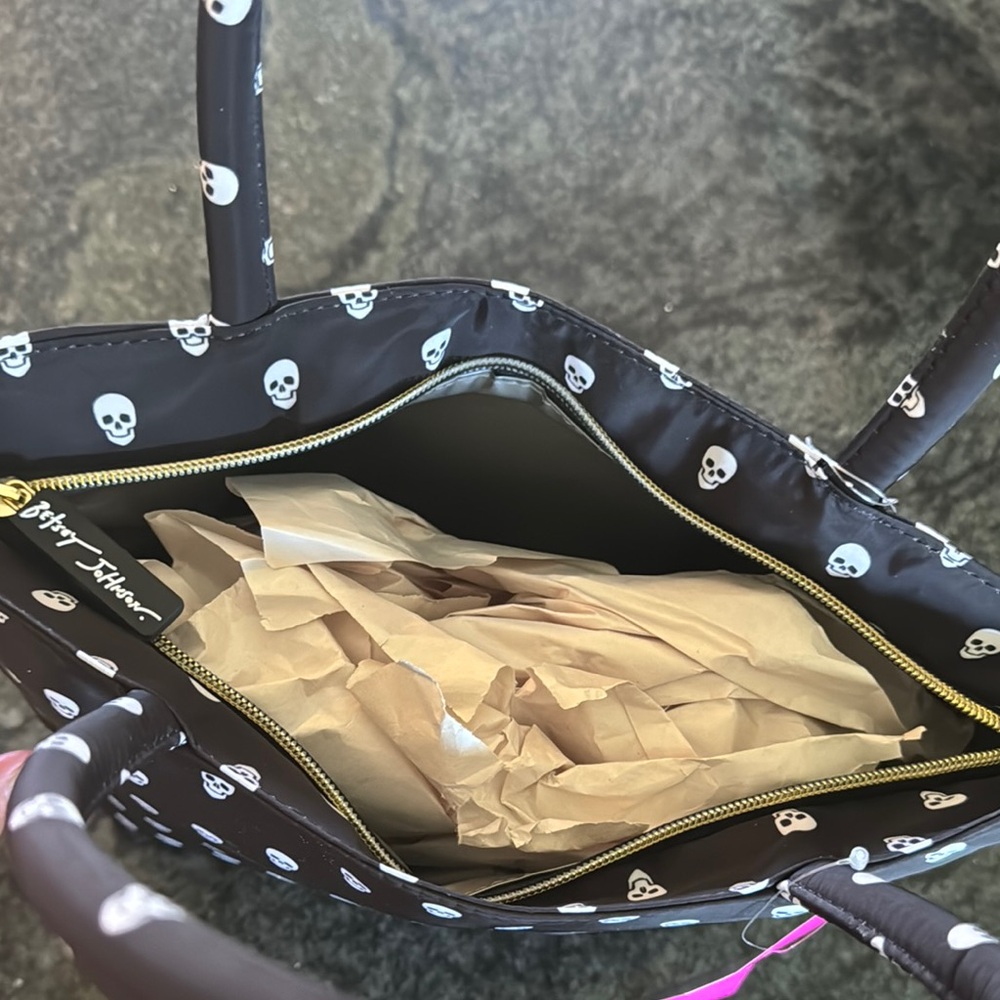 Betsey Johnson Black Skull Print Tote Bag - Picture 3 of 12
